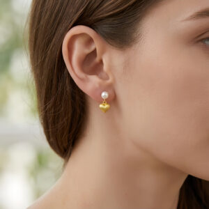 Pearl ❥(^_-) Drop Earrings on model